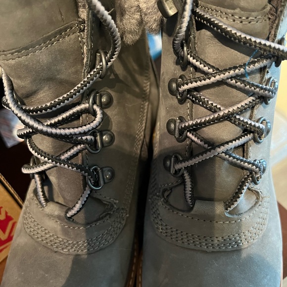 Timberland
Women's Courmayeur
Valley 6" Faux Fur
Waterproof Lug Sole Boots - Picture 3 of 5